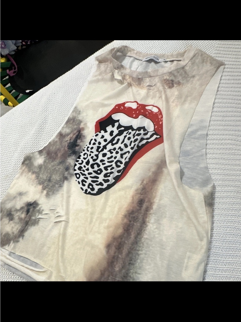MISSLOOK Cream Tie-Dye Muscle Tank with Red & Black Leopard-Tongue Graphic